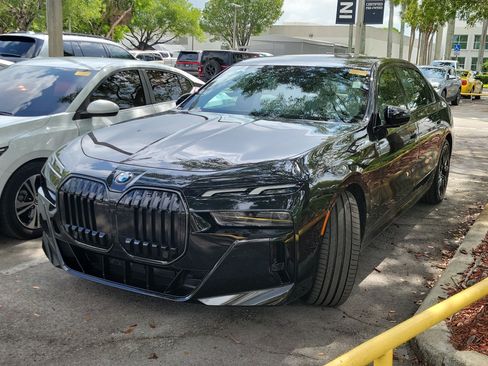 Used 2025 BMW 740i RWD image 3