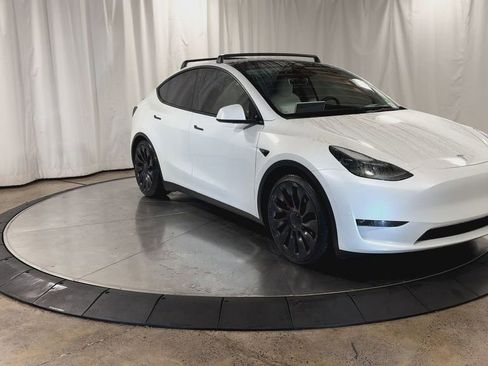 Used 2023 Tesla Model Y Performance image 3