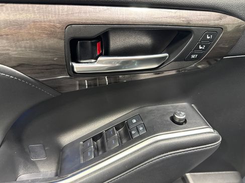 Used 2021 Toyota Highlander Limited AWD/4WD image 24