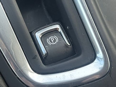 Used 2020 Chevrolet Equinox LT w/ Driver Convenience Package image 49