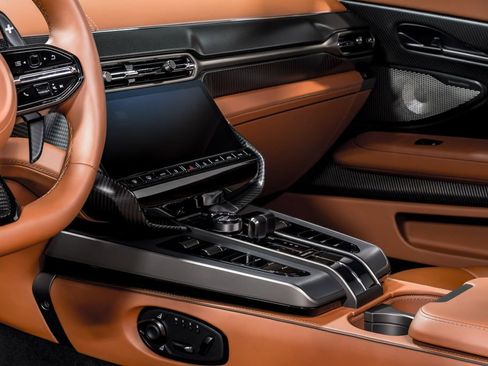 Used 2025 Aston Martin Vanquish image 20