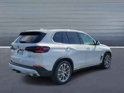 New 2026 BMW X5 xDrive50e image 3