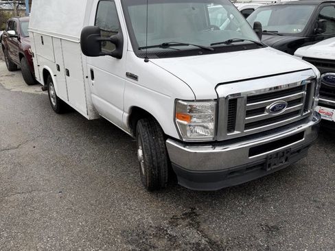 Used 2021 Ford E-350 and Econoline 350 Super Duty w/ Power Windows & Locks Group image 5