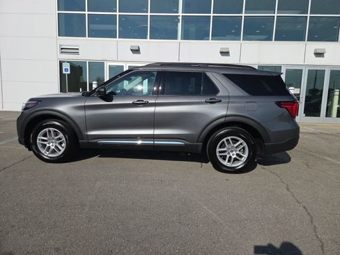 Used 2025 Ford Explorer Active AWD/4WD image 13