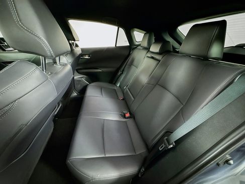 Used 2024 Toyota Venza XLE image 14