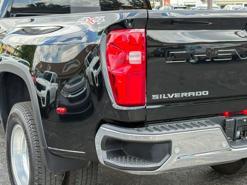 Used 2025 Chevrolet Silverado 3500 LTZ w/ LTZ Convenience Package AWD/4WD image 15