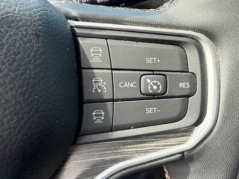 Used 2024 Jeep Wagoneer L Series II w/ Flexible Seating Group AWD/4WD image 23