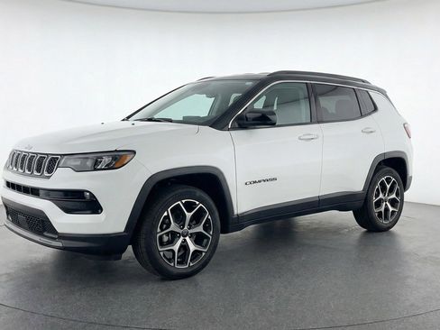 Used 2025 Jeep Compass Limited image 3