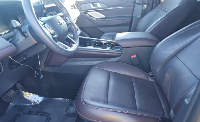 Used 2026 Ford Explorer Platinum AWD/4WD image 4