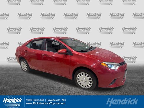 Used 2016 Toyota Corolla LE FWD image 1