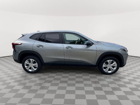 Used 2024 Chevrolet Trax LS w/ Driver Confidence Package FWD image 7