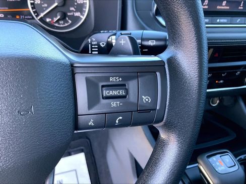 Used 2025 Nissan Rogue S FWD image 20