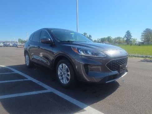 Used 2020 Ford Escape SE FWD image 1