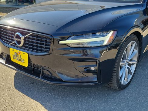 Used 2021 Volvo S60 T5 Momentum w/ Premium Package image 14