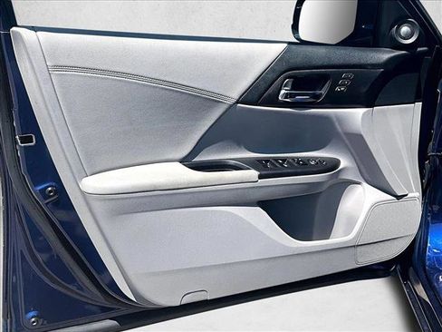 Used 2013 Honda Accord EX-L image 17