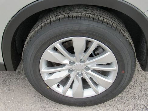 New 2026 Mitsubishi Outlander ES image 7