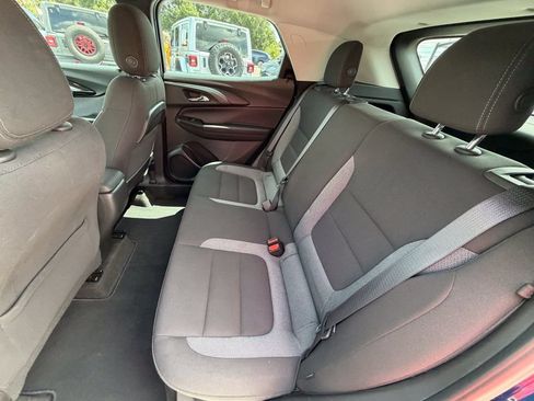 Used 2021 Chevrolet TrailBlazer LS FWD image 17