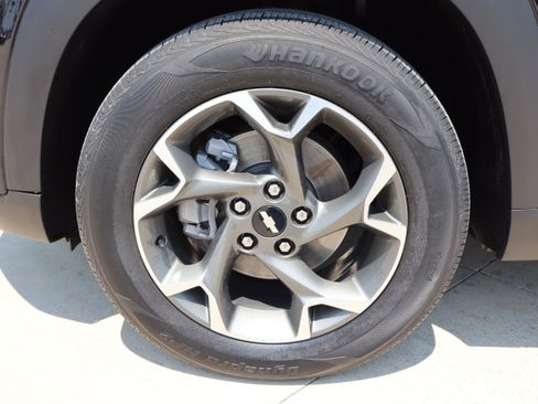 Used 2024 Chevrolet Trax LT w/ Driver Confidence Package FWD image 25