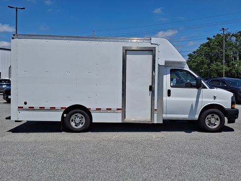 Used 2022 Chevrolet Express 3500 w/ Power Convenience Package RWD image 7