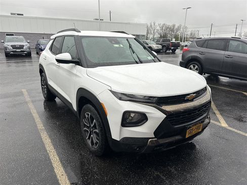 Used 2023 Chevrolet TrailBlazer ACTIV w/ Convenience Package AWD/4WD image 3