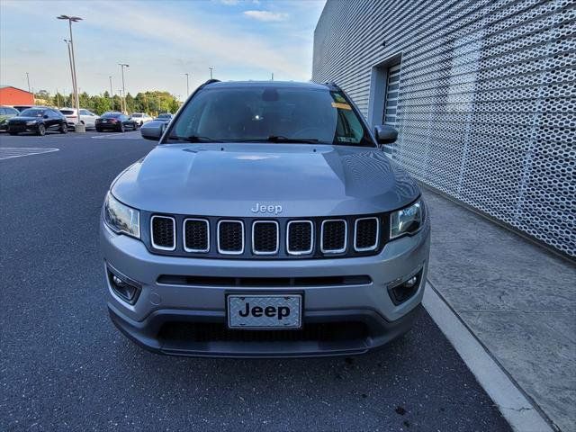 Used 2020 Jeep Compass Latitude w/ Cold Weather Group AWD/4WD image 11