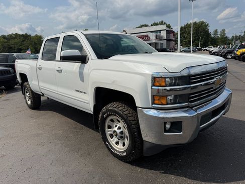 Used 2018 Chevrolet Silverado 2500 LT AWD/4WD image 7