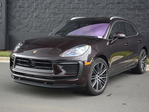 Certified 2026 Porsche Macan AWD/4WD image 42