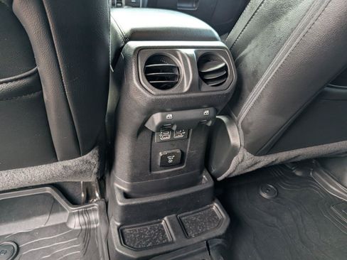 Used 2020 Jeep Wrangler Unlimited Sahara AWD/4WD image 36
