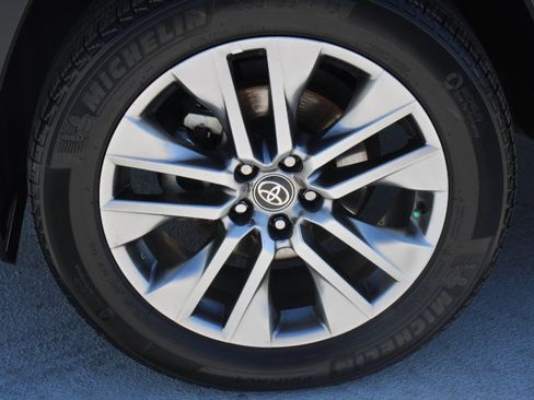 Used 2023 Toyota RAV4 XLE Premium FWD image 9