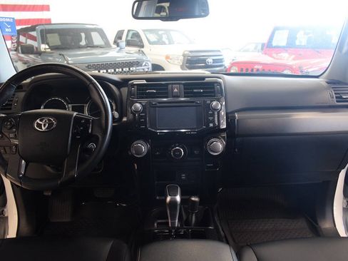 Used 2018 Toyota 4Runner TRD Off-Road Premium AWD/4WD image 27