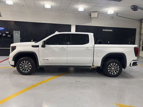 Used 2022 GMC Sierra 1500 AT4 w/ AT4 Premium Package AWD/4WD image 5