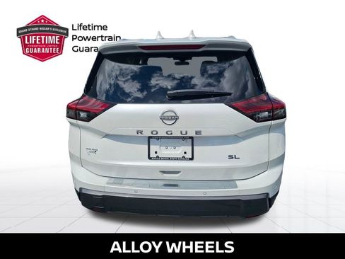 Used 2025 Nissan Rogue SL w/ Tech Package FWD image 10