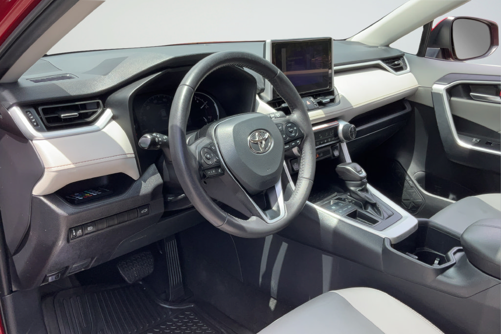 Used 2025 Toyota RAV4 XLE Premium FWD image 24
