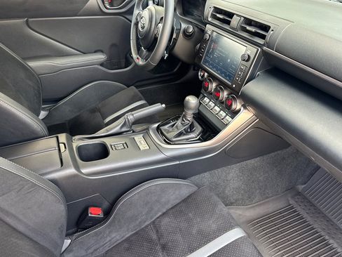 Used 2024 Toyota GR86 Premium RWD image 15