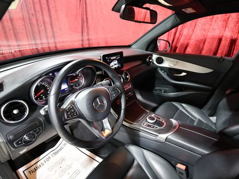 Used 2019 Mercedes-Benz GLC 300 4MATIC w/ Premium Package image 12