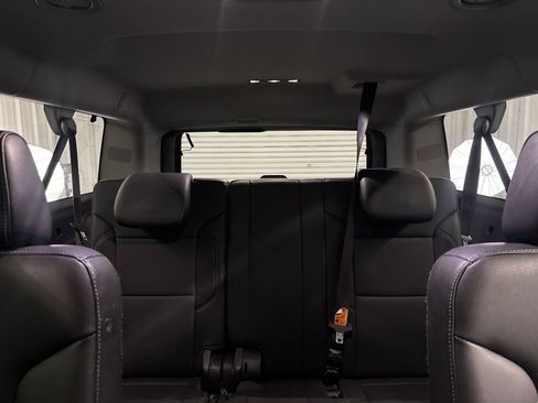 Used 2018 Chevrolet Suburban Premier AWD/4WD image 18