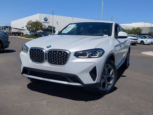 Used 2025 BMW X4 xDrive30i w/ Premium Package AWD/4WD image 3