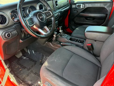 Used 2022 Jeep Wrangler Unlimited Sahara w/ Cold Weather Group AWD/4WD image 17