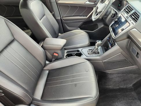 Used 2023 Volkswagen Tiguan SE R-Line FWD image 9