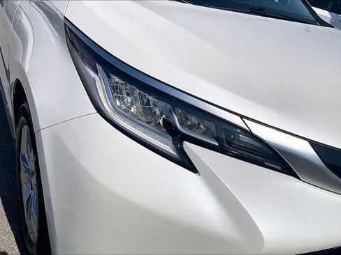 Used 2021 Toyota Sienna Limited FWD image 30