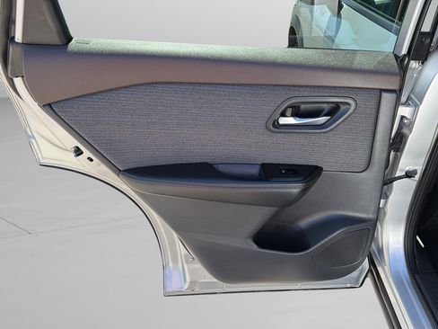 Used 2022 Nissan Rogue SV AWD/4WD image 15