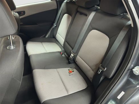 Used 2021 Hyundai Kona SE image 11