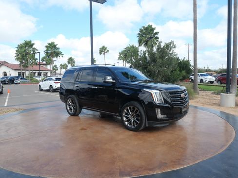 Used 2019 Cadillac Escalade Platinum w/ Escalade Sport Edition image 1