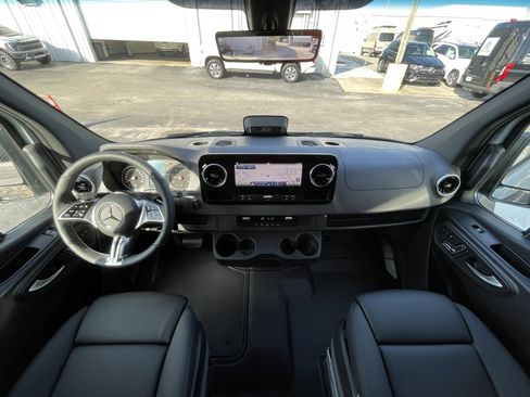 New 2025 Mercedes-Benz Sprinter 2500 image 8