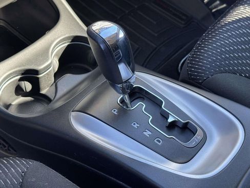 Used 2019 Dodge Journey SE w/ Premium Group image 19