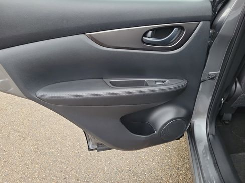 Used 2022 Nissan Rogue Sport S image 14