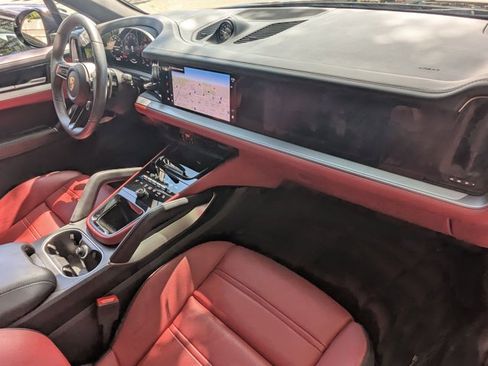 Used 2024 Porsche Cayenne S image 20