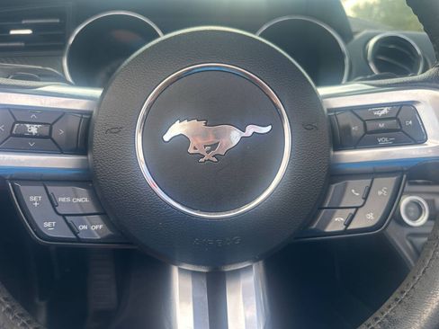 Used 2015 Ford Mustang Convertible RWD image 22