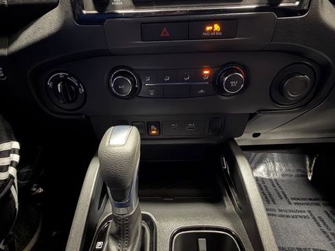 Used 2023 Nissan Frontier SV w/ Midnight Edition Package image 31
