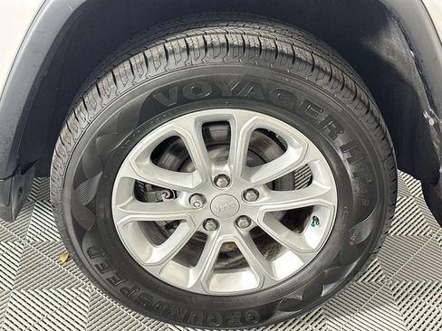 Used 2021 Jeep Grand Cherokee Laredo RWD image 10
